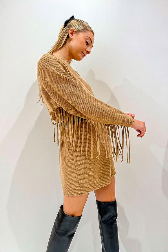 Vicolo - Ribbed camel dress with fringes