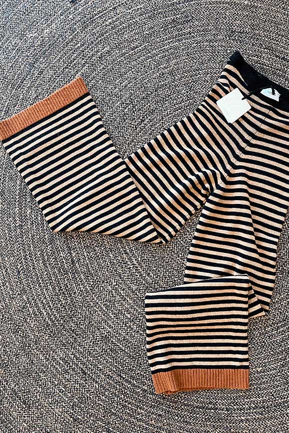 Vicolo - Camel / black narrow striped knit trousers