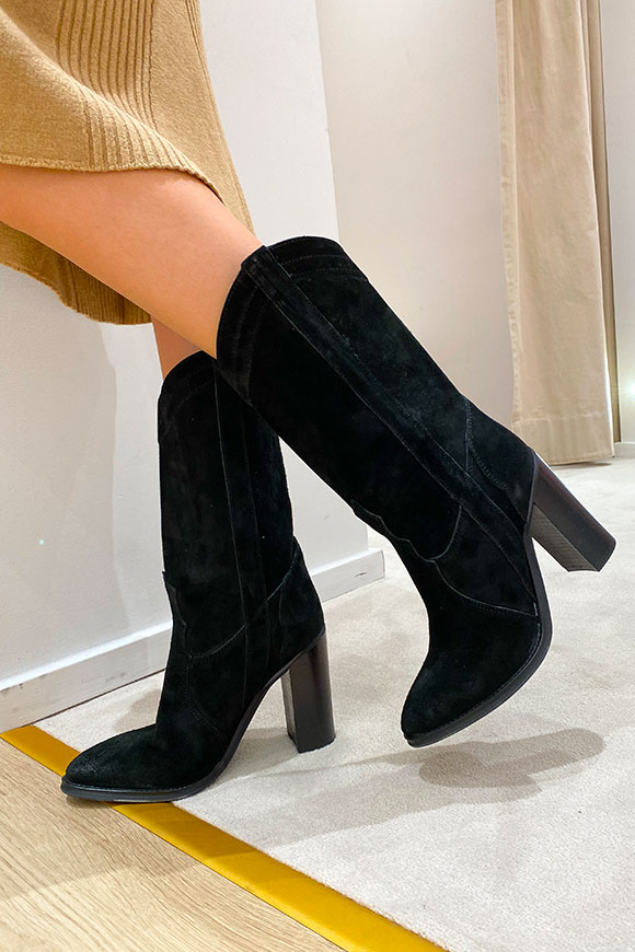 Ovyé - Black suede ankle boot worked with heel