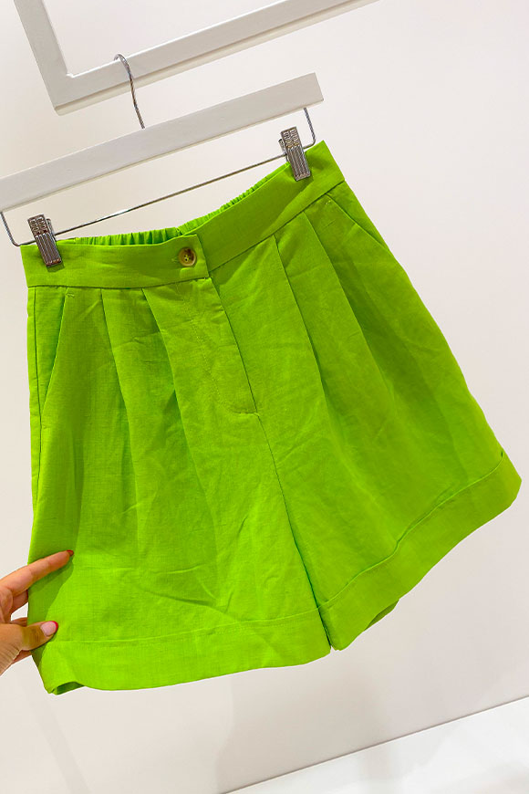 Vicolo - Apple green bermuda shorts