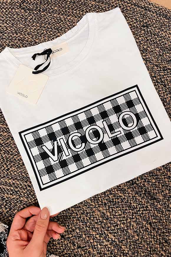 Vicolo - T shirt bianca con rettangolo logo a quadri b&n