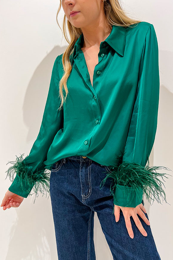Tensione In - Green satin shirt with feathers on the sleeve