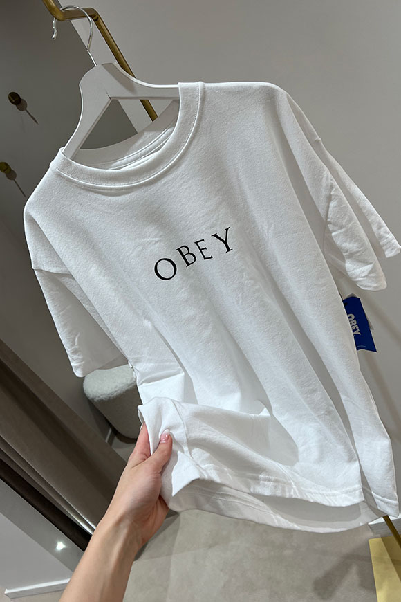 Obey - T shirt bianca con logo a contrasto nero sul davanti
