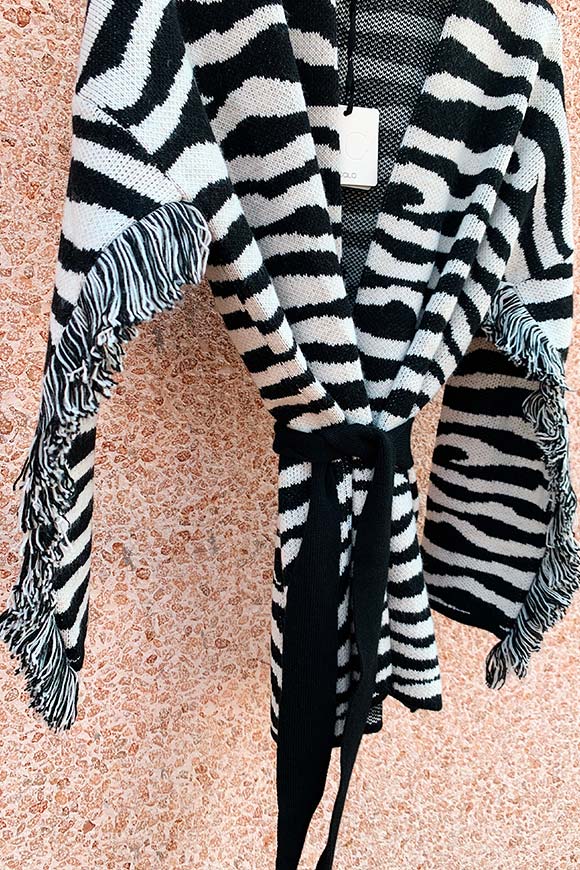 Vicolo - Poncho zebrato bianco e nero con frange