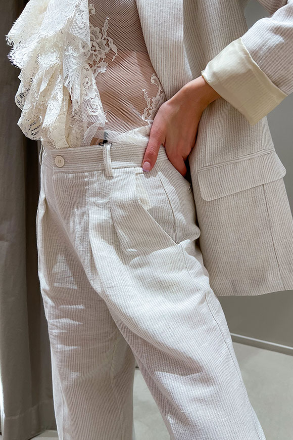 Vicolo - Pantaloni microriga sabbia, bianco a palazzo wide leg in lino