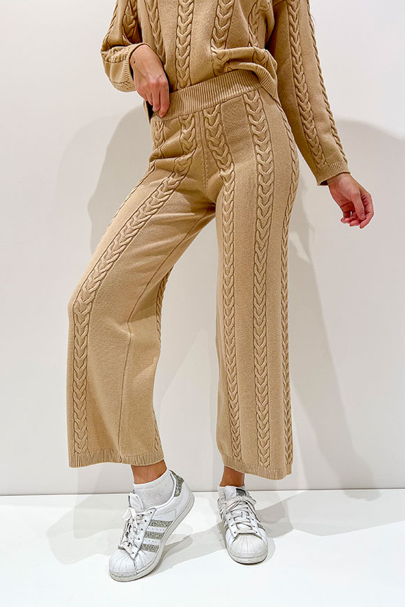 Vicolo - Camel trousers in cropped cable knit