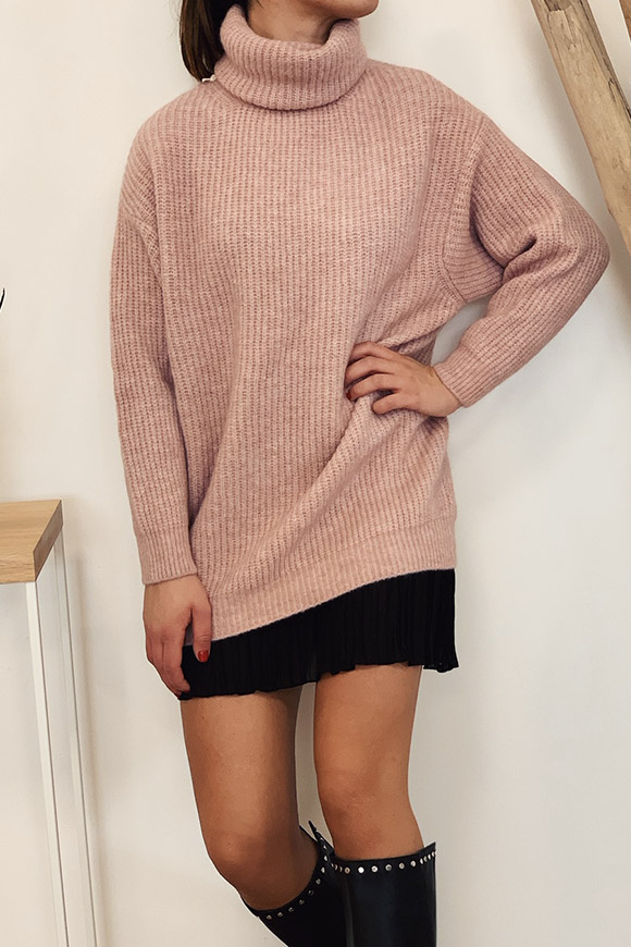 Kontatto - Oversized pink turtleneck with high collar