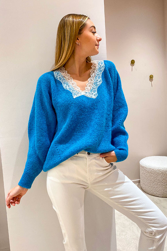 Vicolo - Turquoise sweater with white lace collar