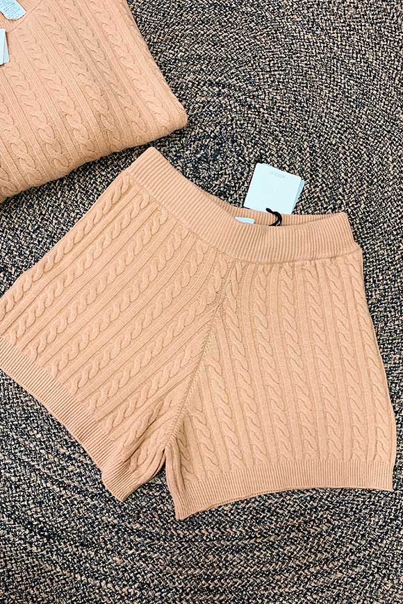 Vicolo - Camel cable knit shorts
