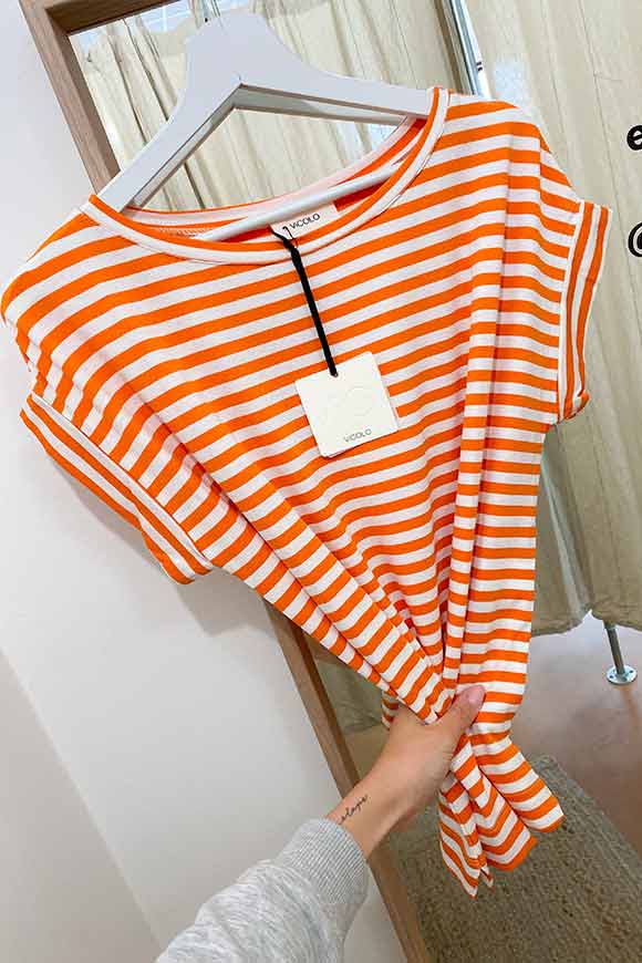 Vicolo - T shirt scatoletta viscosa a righe arancio e bianca