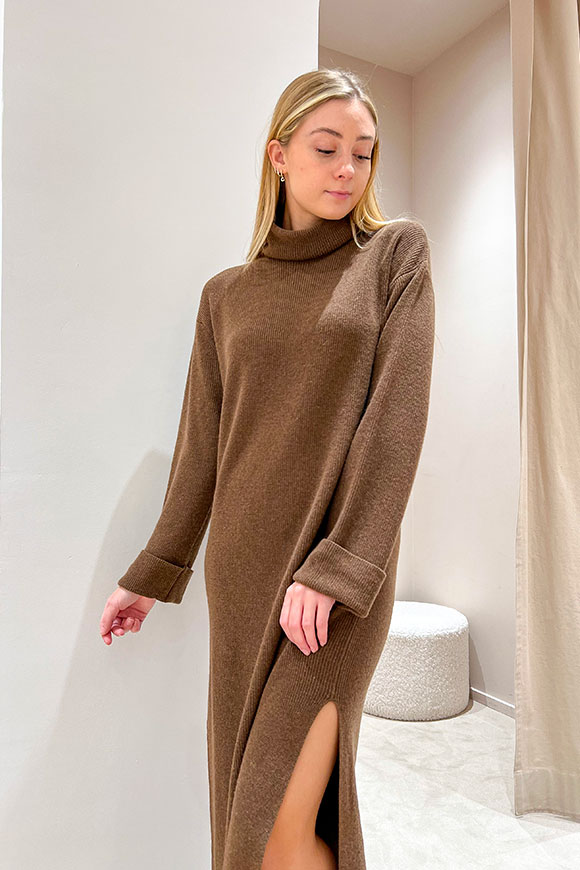 Kontatto - Long chocolate knitted dress with side slits