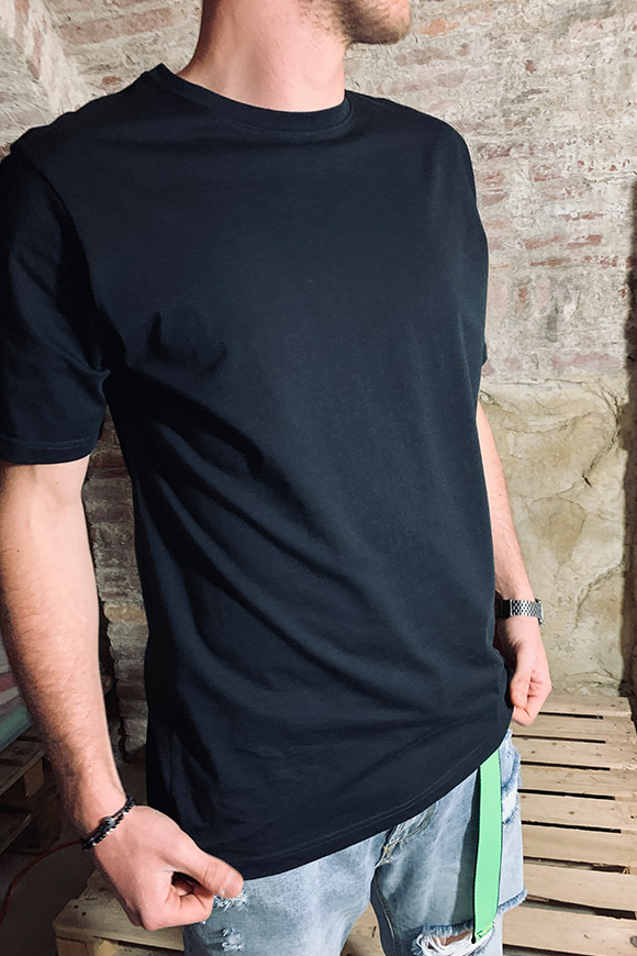 Gianni Lupo - Basic black T shirt outcome