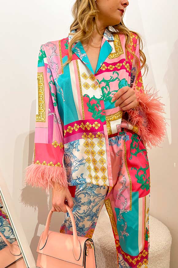 Vicolo - Camicia stile pigiama in fantasia "Versace" con piume