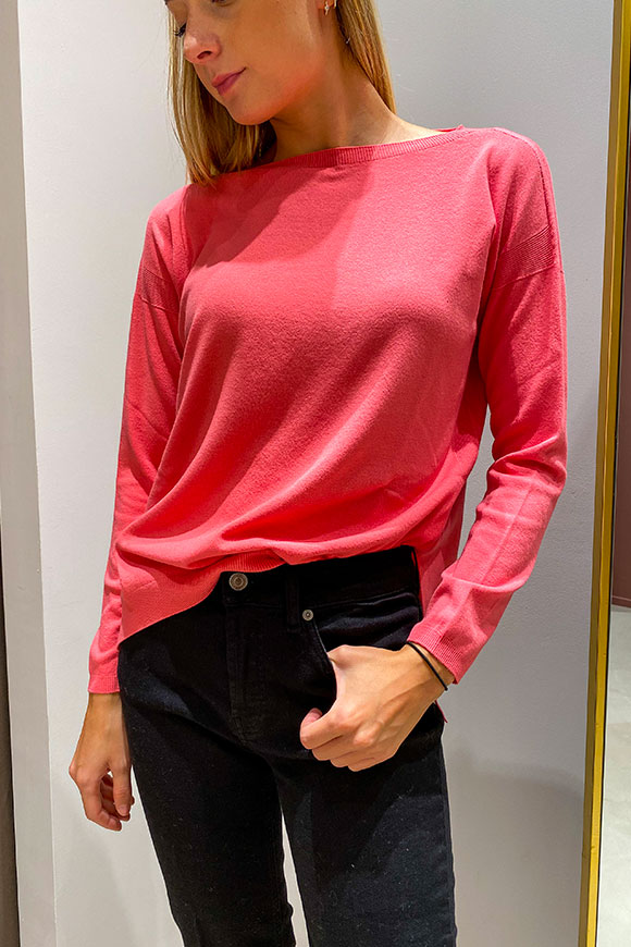 Kontatto - Coral sweater with boat neckline and side slits