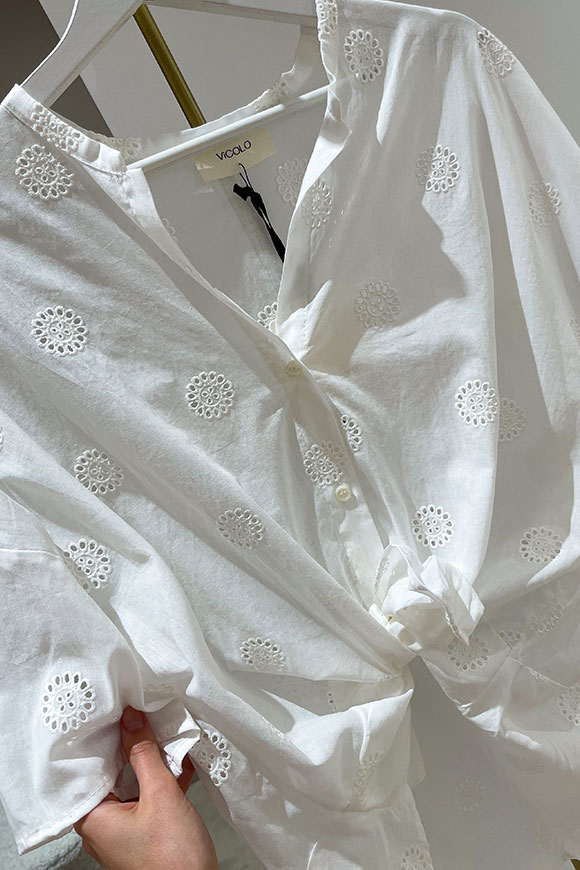 Vicolo - Camicia bianca con ricamo sangallo in mussola di cotone