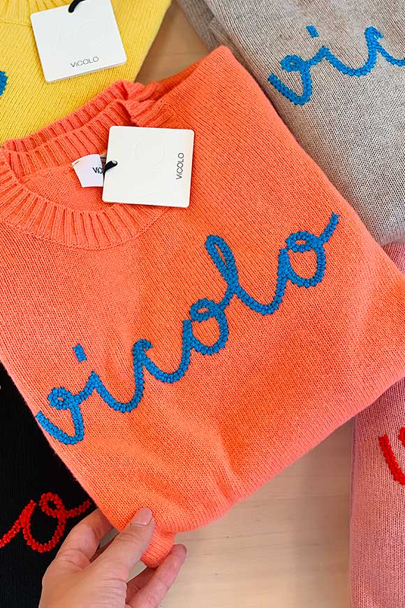 Vicolo - Coral sweater with light blue embroidery