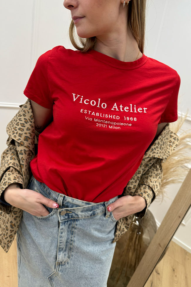 Vicolo - T shirt rossa con ricamo "Vicolo Atelier"