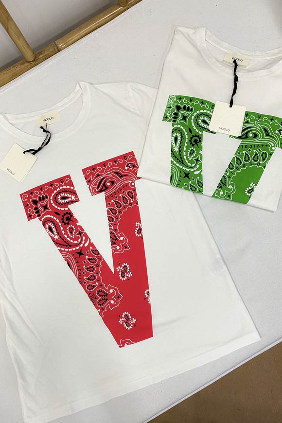 Vicolo - White "V" t shirt with green bandana pattern