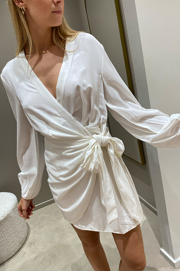 Glamorous - Vestito bianco a portafoglio con nodo