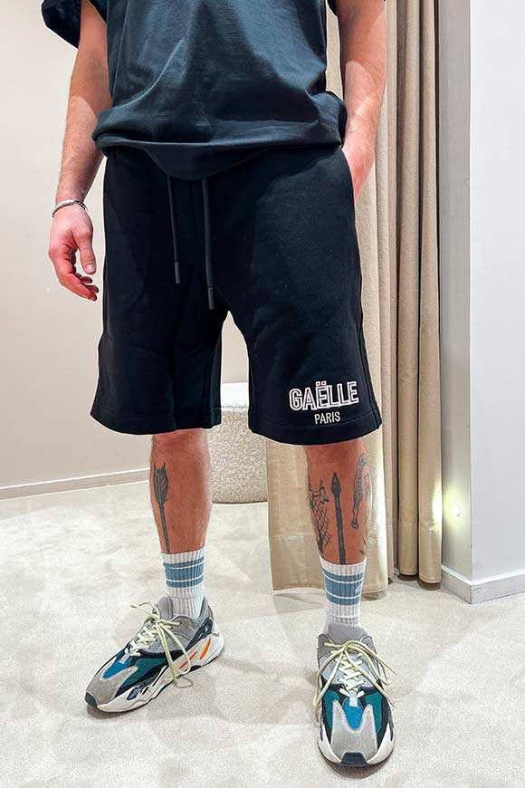 Gaelle - Black fleece bermuda shorts with embroidered logo