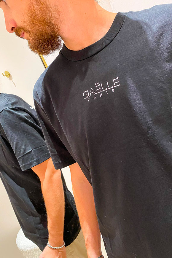 Gaelle - Black t shirt with white logo print in contrast