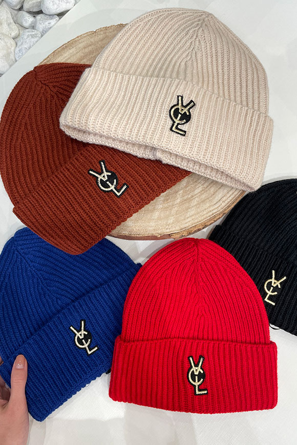 Vicolo - Caramel beanie hat with "VCL" logo