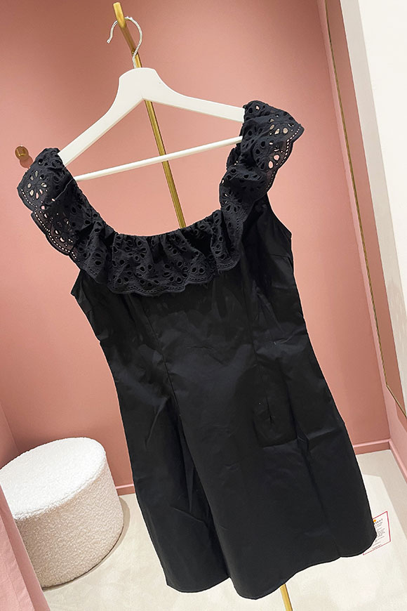 Glamorous - Vestito nero con manica volant in pizzo sangallo