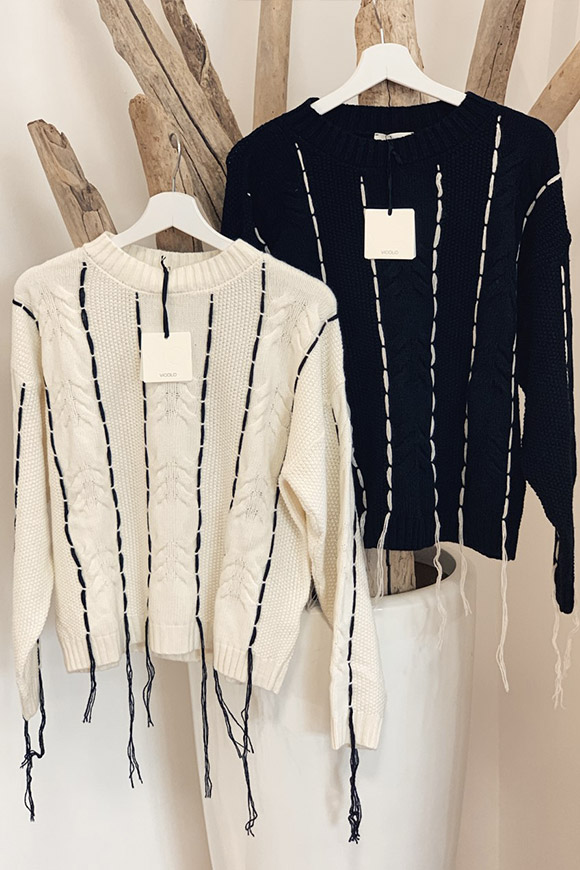 Vicolo - White braided sweater with black filaments