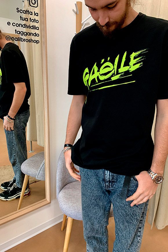 Gaelle - T shirt nera con logo fluo