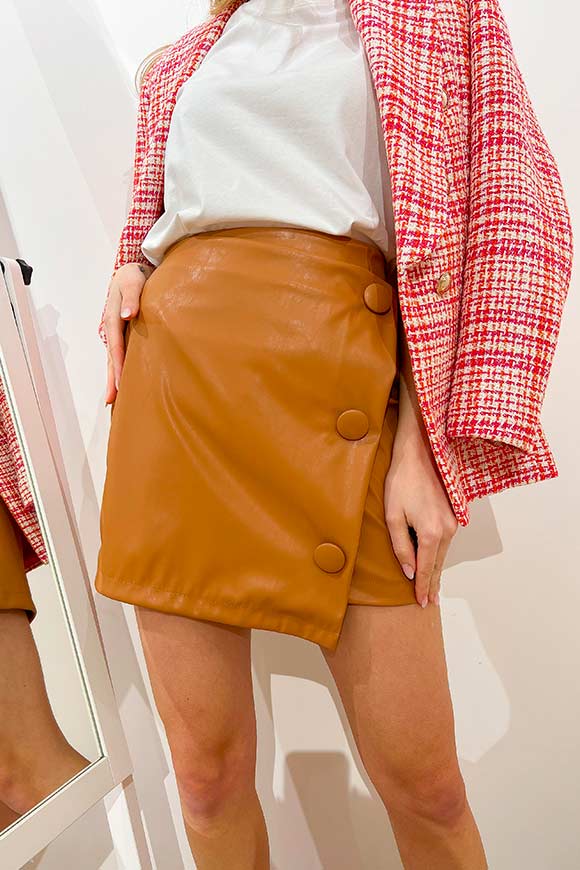 Kontatto - Caramel faux leather skirt with buttons
