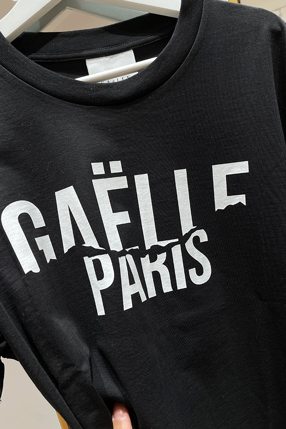 Gaelle - Black t-shirt with white contrast logo