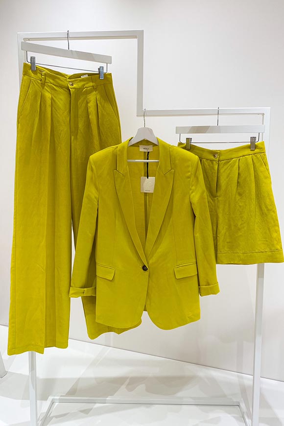 Vicolo - Mustard yellow linen bermuda shorts