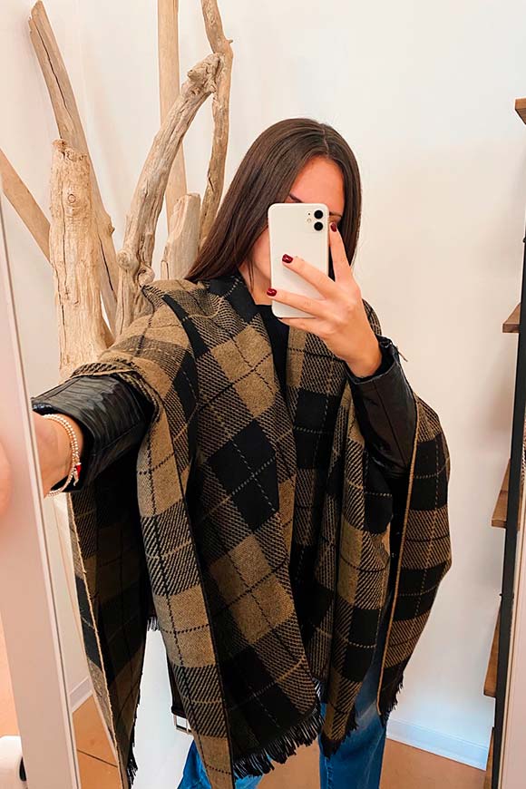 Dixie - Tobacco and black checked poncho / scarf