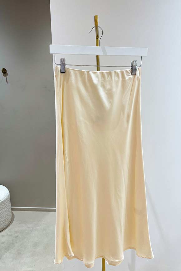 Vicolo - Longuette butter skirt in satin flared at the bottom