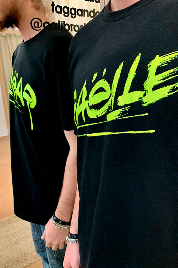 Gaelle - T shirt nera con logo fluo