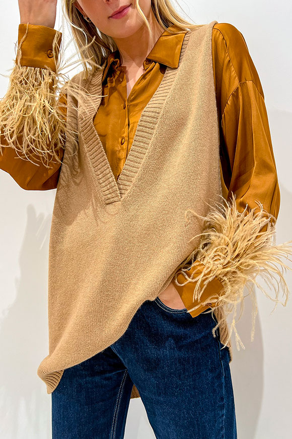 Tensione In - Bronze satin shirt with ragla sleeves and feathers on the sleeve