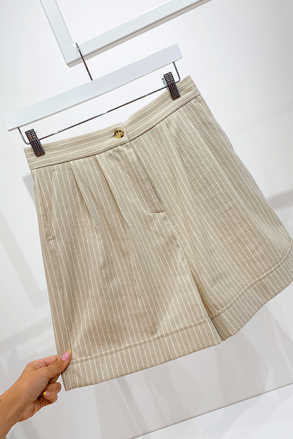 Vicolo - Beige pinstripe bermuda shorts