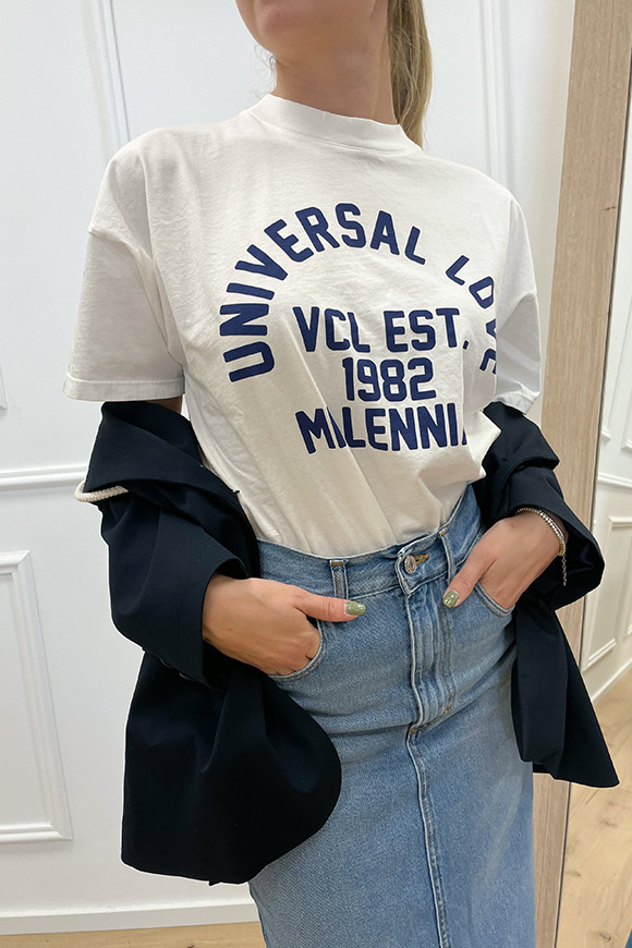 Vicolo - T shirt bianca "universal love" blu
