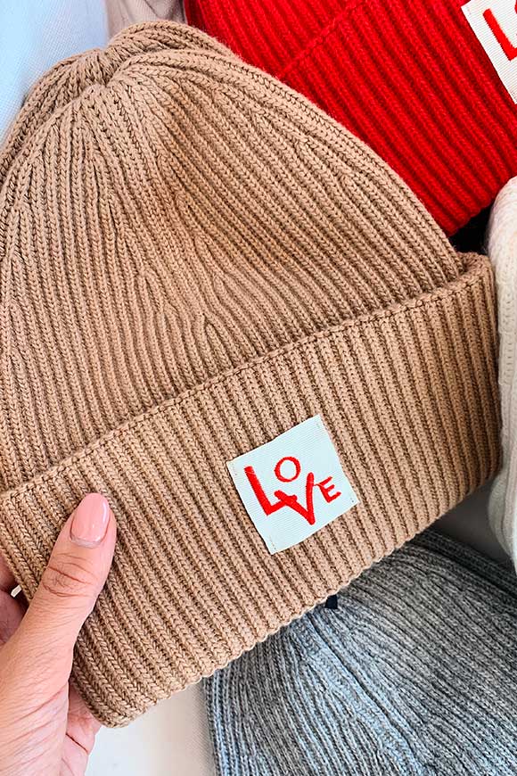 Vicolo - Camel hat with love patch