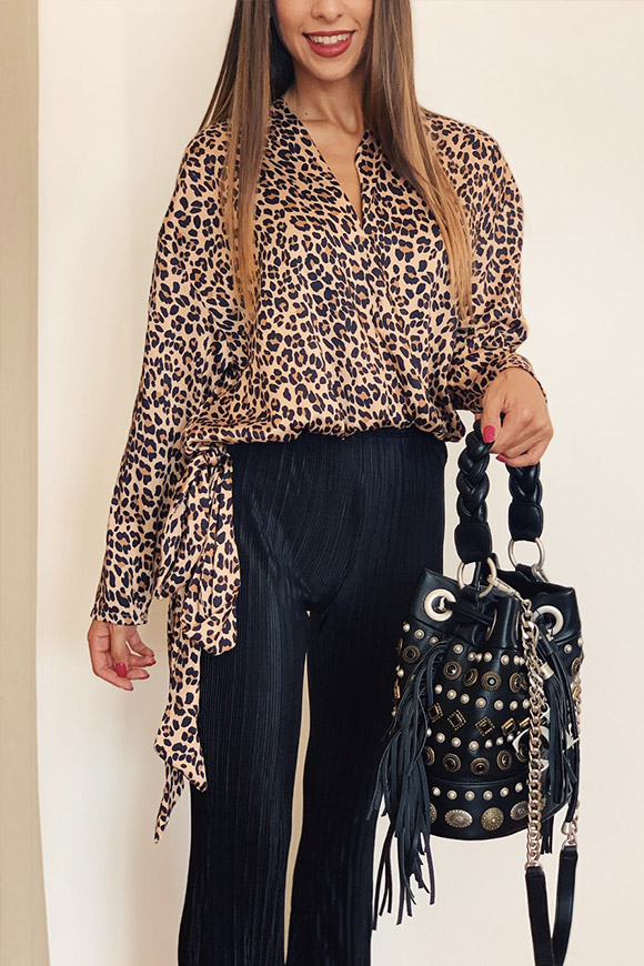 Vicolo - Leopard shirt with side bow