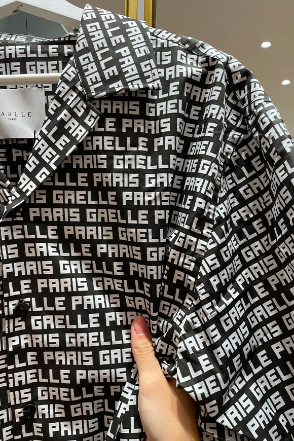 Gaelle - Black shirt with all-over contrasting logo