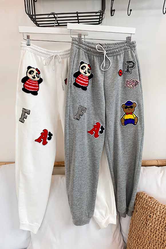 Dixie - White tracksuit trousers with bear patch