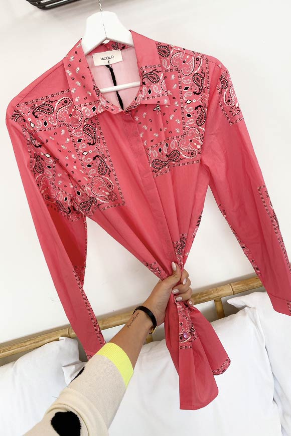 Vicolo - Strawberry shirt in bandana print cotton