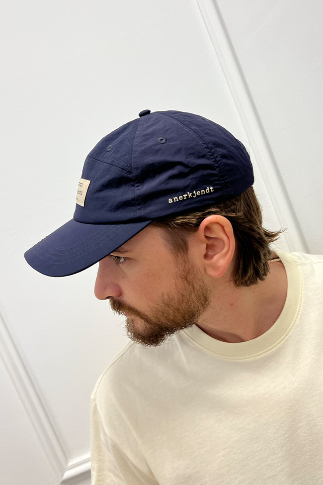 Anerkjendt - Cappello blu scuro con patch logo