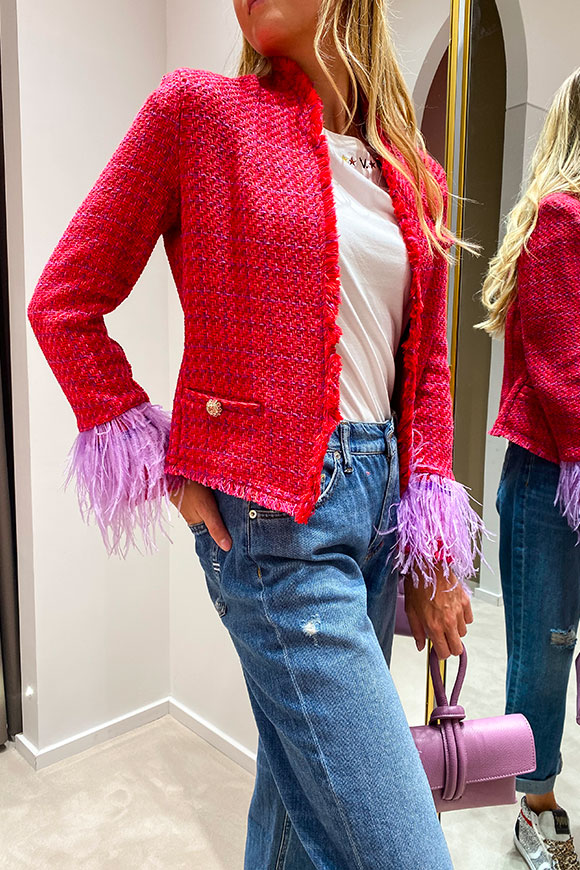 Dixie - Giacca rossa in tweed con piume lilla a contrasto