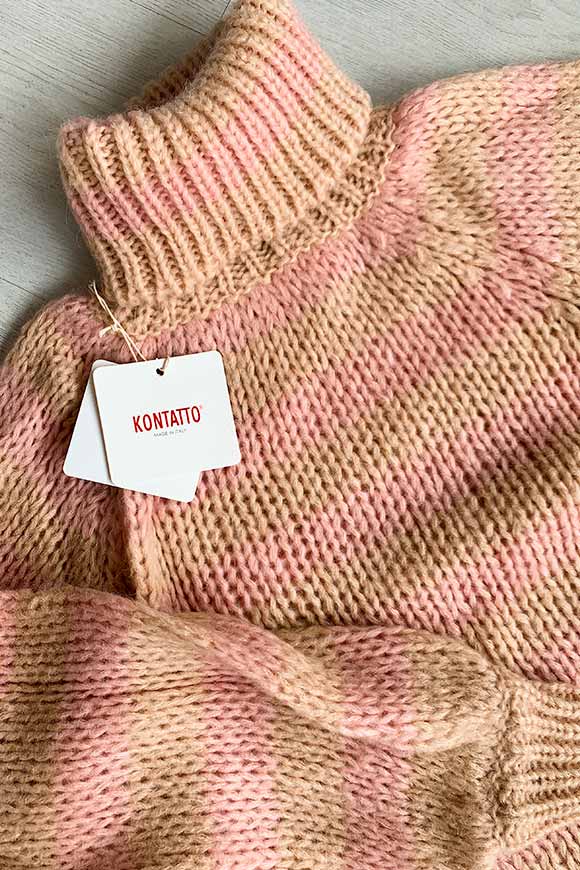 Kontatto - Pink and cream turtleneck sweater