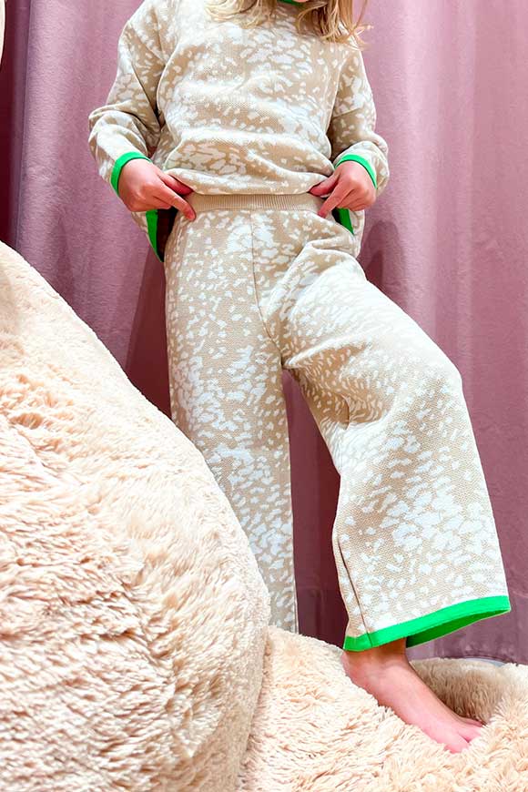 Vicolo Bambina - Pantaloni maculati ecru e bianchi in maglia con bordo lime