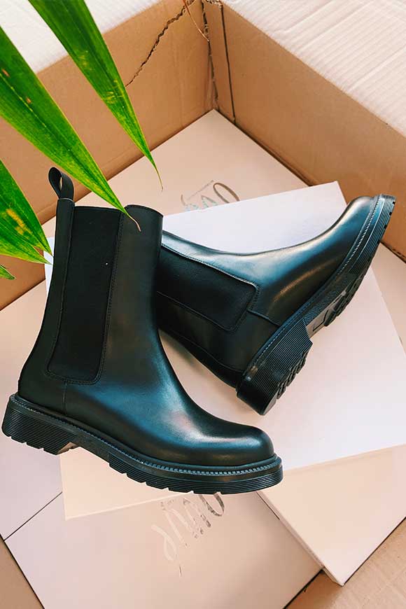 Ovyé - Black Chunky ankle boots in genuine leather