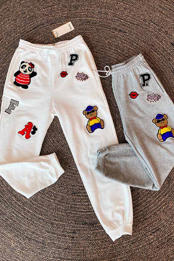 Dixie - White tracksuit trousers with bear patch