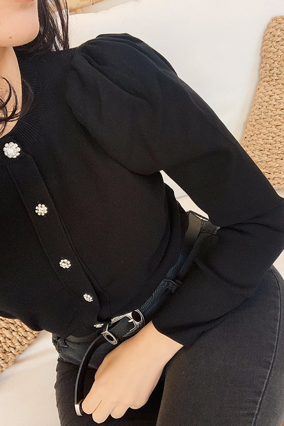 Vicolo - Cardigan nero con spalle arricciate e bottoni gioiello